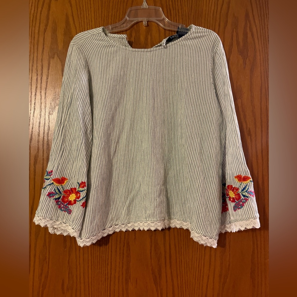 Life Style Petite lace trimmed top - Picture 1 of 6